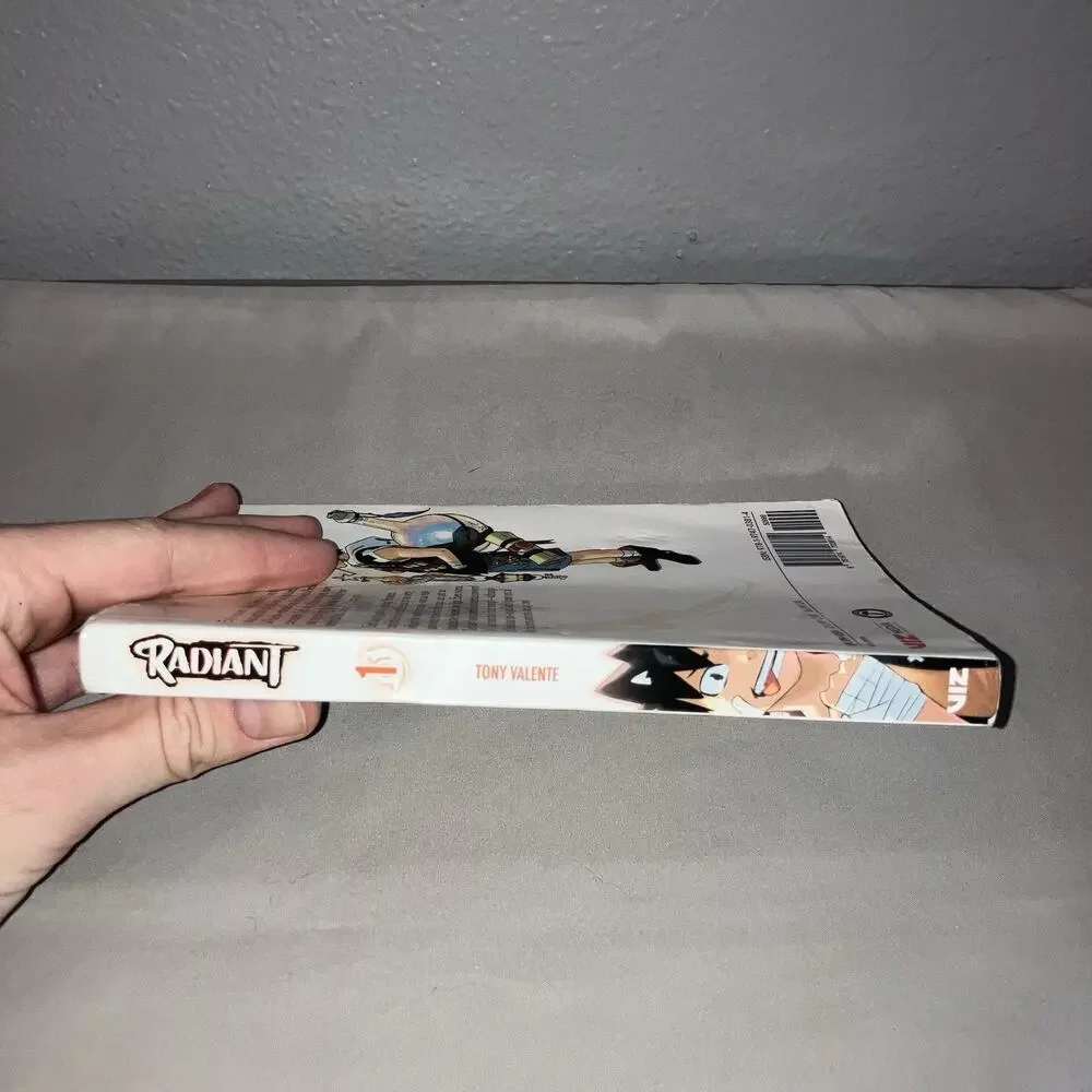 Book Manga Radiant #1 Vol 1 Vizmedia Viz Media Paperback 2018 Tony Valente Comic
